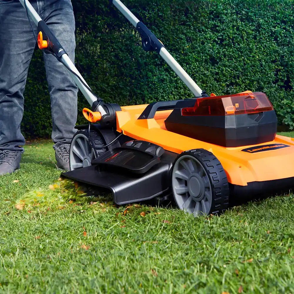 48V46cmCordlessLawnMowerWithSpareBatteries_CLMF4846A-01_mulching