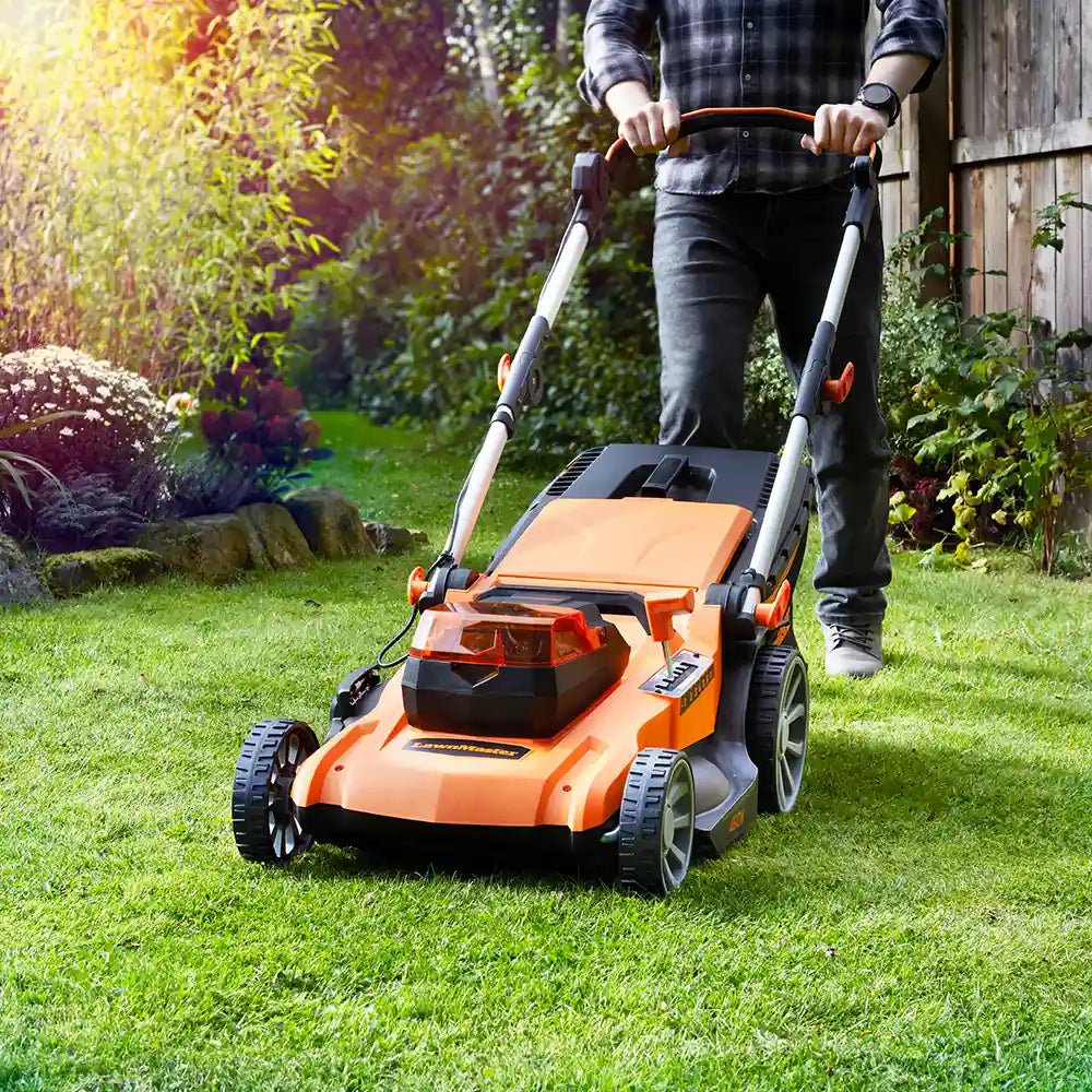CLMF4846A-01_LawnMaster_48V46cmCordlessLawnMower_Heroalt